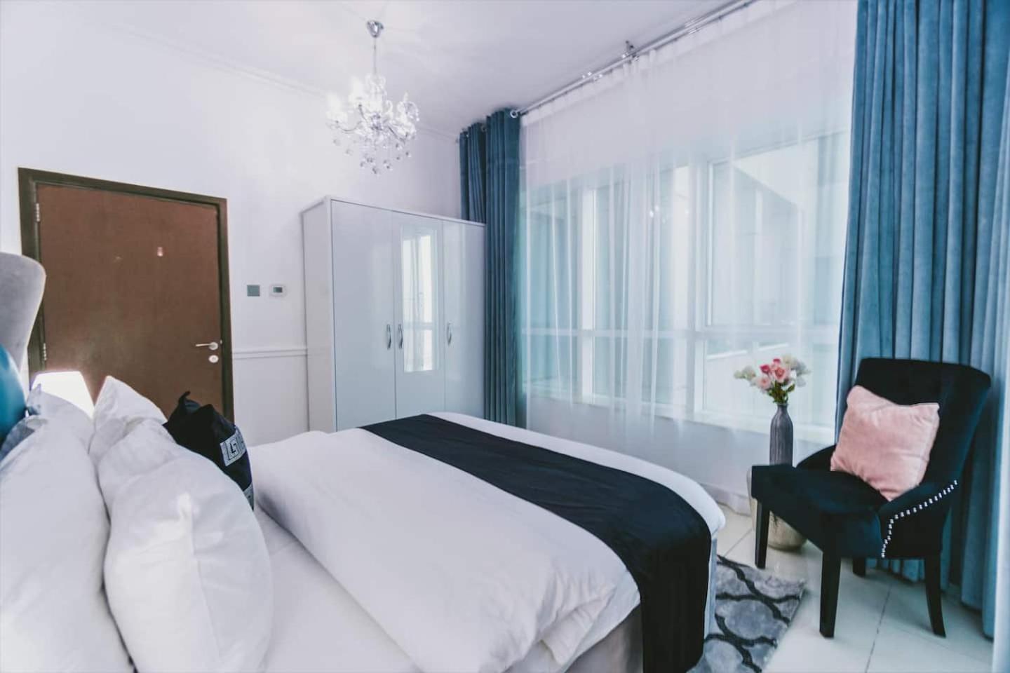 Pristine Apartment Sunrise View At 51St Dubai Exterior photo